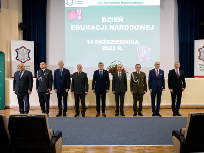 Fot. 2 . Zespół IMiIO odbierający nagrodę rektorską 14.10.2022r. Fot. 2 . Zespół IMiIO odbierający nagrodę rektorską 14.10.2022r.