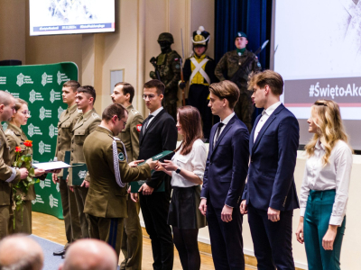 Fot. 1 . Studenci z Koła Naukowego Biocybernetyki i Inżynierii Biomedycznej podczas Uroczystości